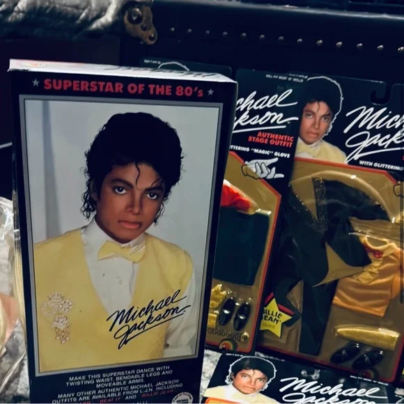 LAST CHANCE Michael Jackson Thriller Doll ORIGINAL BOX w/5 outfits - Picture 4 of 4